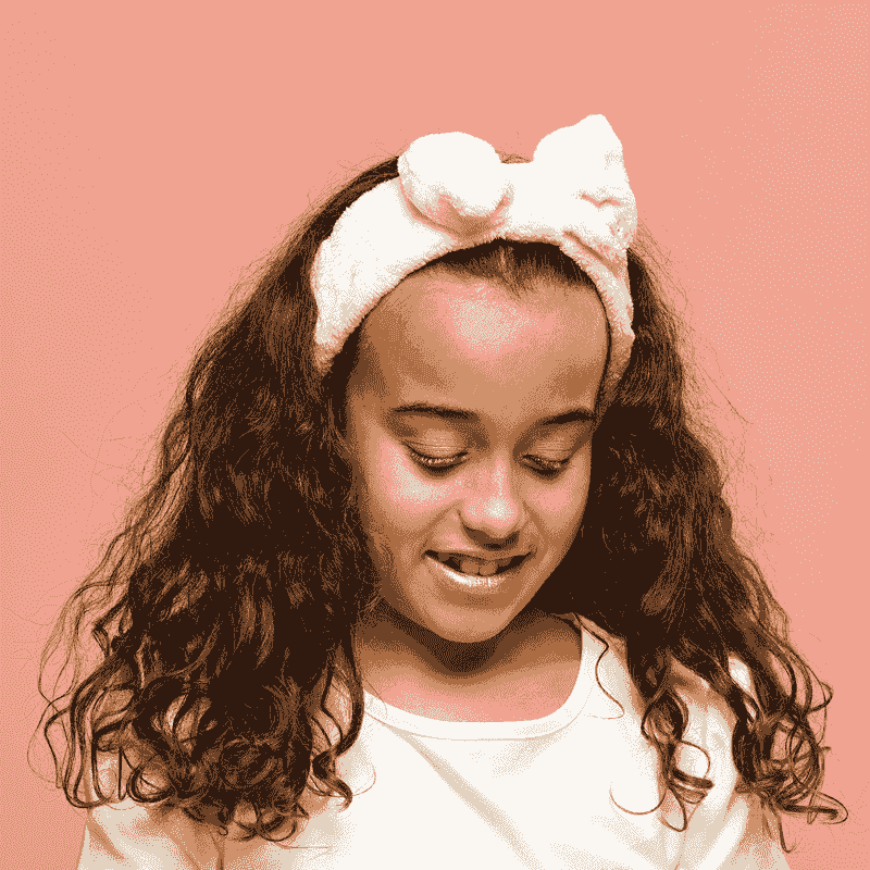 Diadema para niñas, para ayudarlas a incorporar el lavado de la cara en su rutina diaria, suave y elastica de tanaka cosmetics